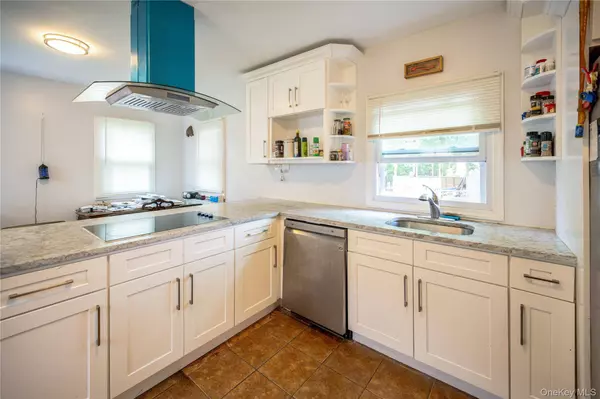 122 Parsons DR, Hempstead, NY 11550