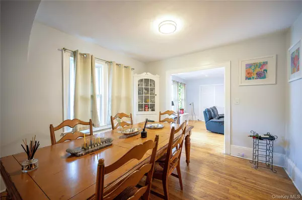 122 Parsons DR, Hempstead, NY 11550