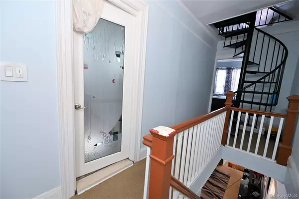 40-29 81 ST, East Elmhurst, NY 11373