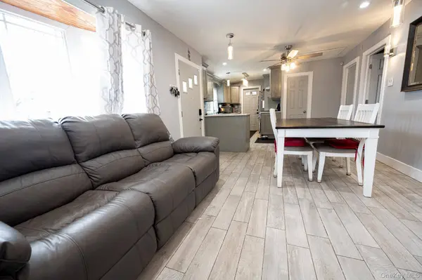 13 E Walnut ST, Central Islip, NY 11722