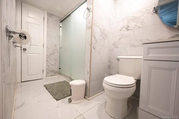 13 E Walnut ST, Central Islip, NY 11722