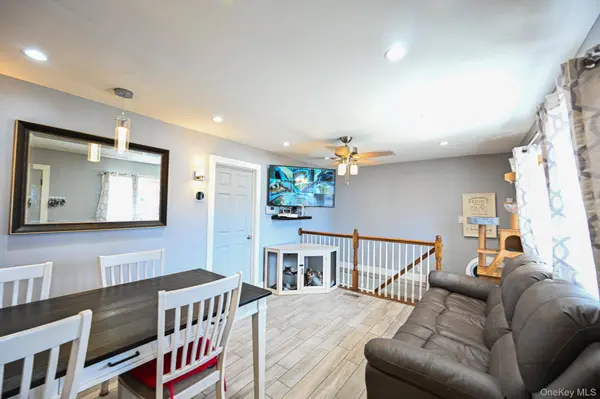 13 E Walnut ST, Central Islip, NY 11722