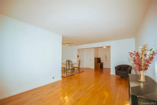 33-44 Junction BLVD #2V, Jackson Heights, NY 11372