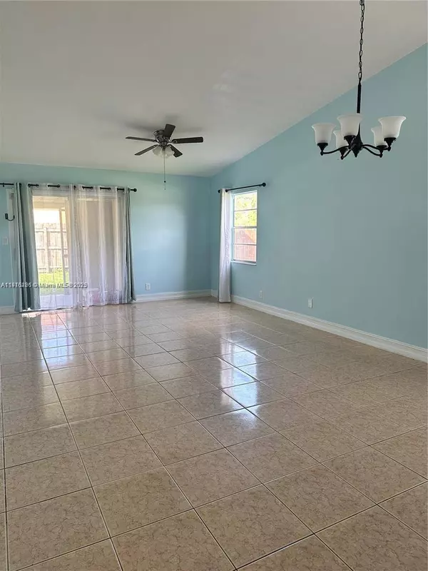 401 NW 43rd St #0, Deerfield Beach, FL 33064