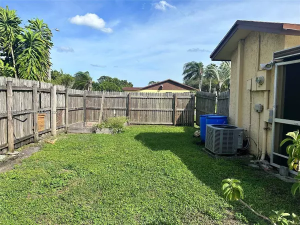 401 NW 43rd St #0, Deerfield Beach, FL 33064