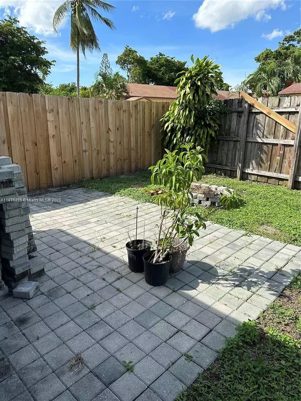 401 NW 43rd St #0, Deerfield Beach, FL 33064