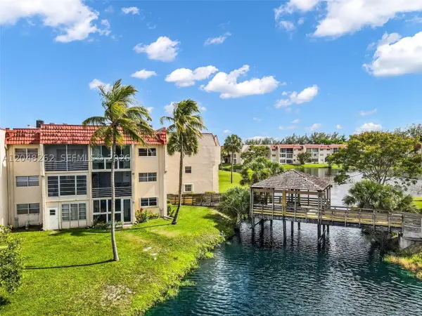2851 E Sunrise Lakes Dr #106, Sunrise, FL 33322