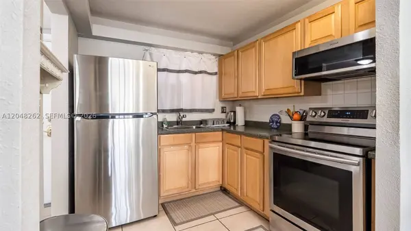 2851 E Sunrise Lakes Dr #106, Sunrise, FL 33322