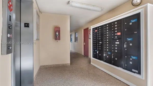 2851 E Sunrise Lakes Dr #106, Sunrise, FL 33322