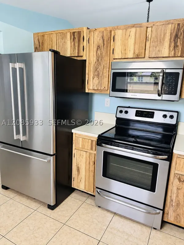 401 NW 43rd St, Deerfield Beach, FL 33064