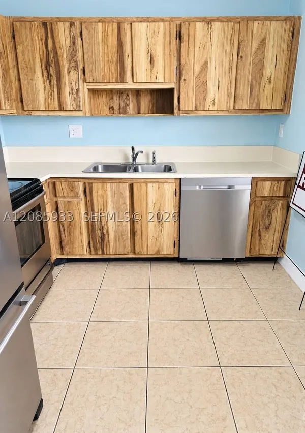 401 NW 43rd St, Deerfield Beach, FL 33064