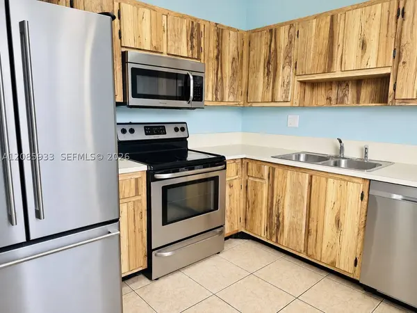 401 NW 43rd St, Deerfield Beach, FL 33064