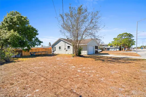 1526 SE Port St Lucie Blvd, Port St. Lucie, FL 34952