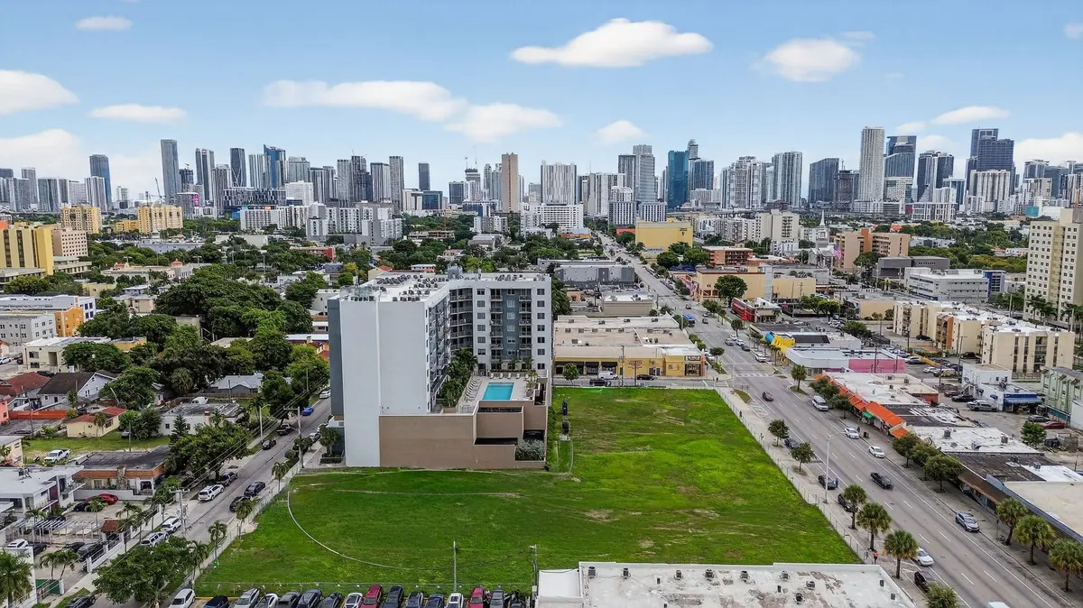 1110 NW 1st St, Miami, FL 33128-1003