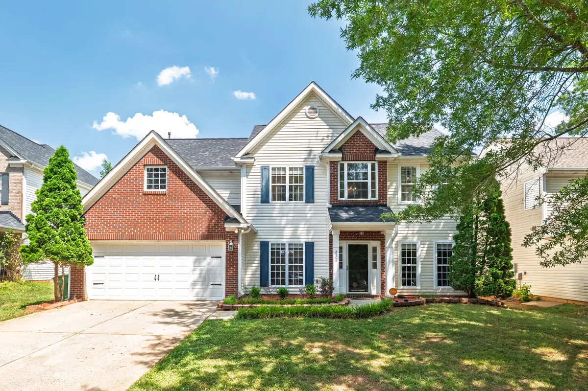 2508 Oakdale Creek Ln, Charlotte, NC 28216-5814