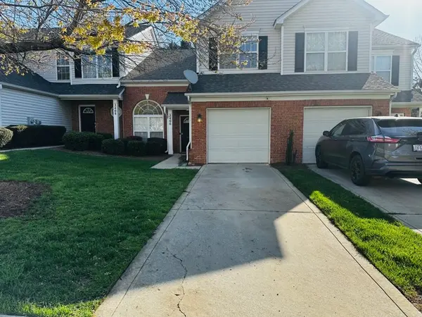 3496 Summerfield Ridge Ln, Matthews, NC 28105-8500