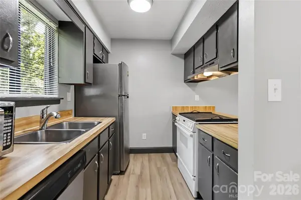 11033 Cedar View Rd, Charlotte, NC 28226-4533