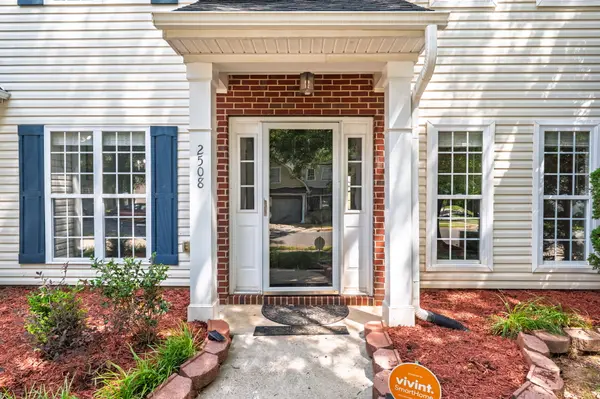 2508 Oakdale Creek Ln, Charlotte, NC 28216-5814