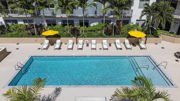 1110 NW 1st St, Miami, FL 33128-1003