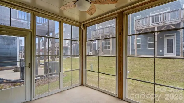 10406 Glenmere Creek Cir, Charlotte, NC 28262-1951