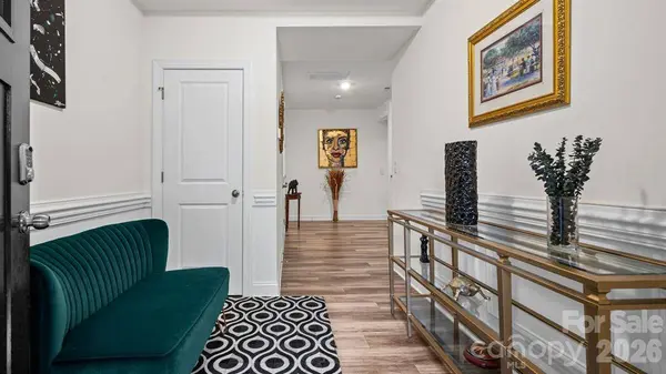 10406 Glenmere Creek Cir, Charlotte, NC 28262-1951