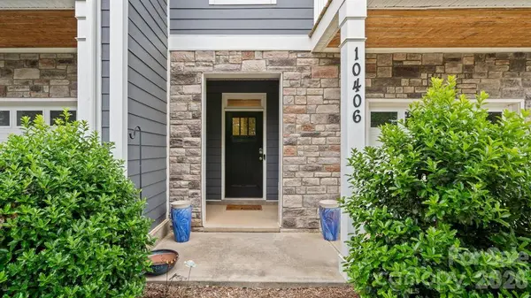 10406 Glenmere Creek Cir, Charlotte, NC 28262-1951