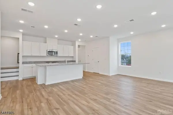 735 Station Rd, Dunellen Boro, NJ 08812