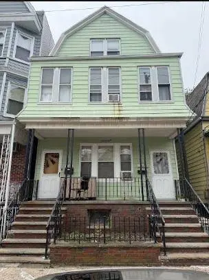 98 ANDREW ST NORTH ##3
