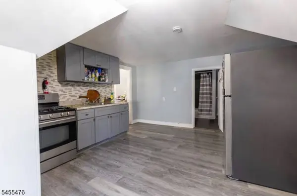 300 1St Ave, Elizabeth City, NJ 07206