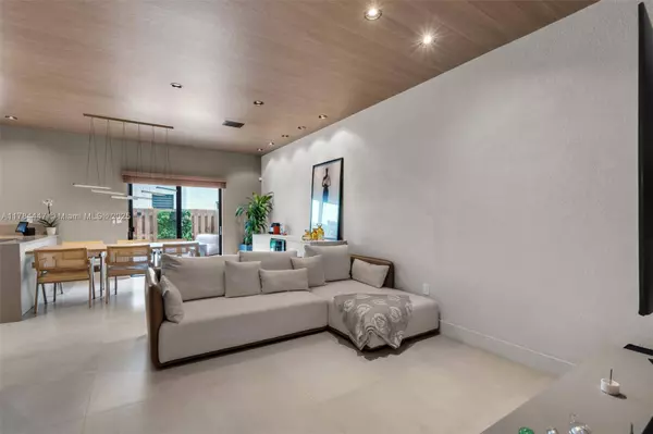 20865 NE 7th Ct, Miami, FL 33179