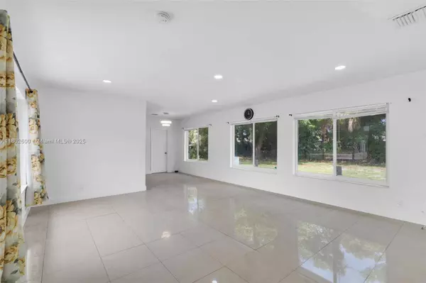 640 E Melrose Cir, Fort Lauderdale, FL 33312