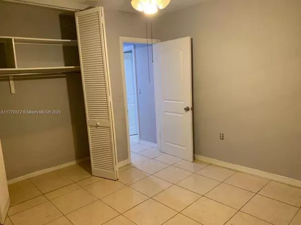 11930 NE 19th Dr #16, North Miami, FL 33181