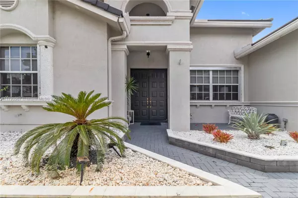 1046 SW 159th Way, Pembroke Pines, FL 33027