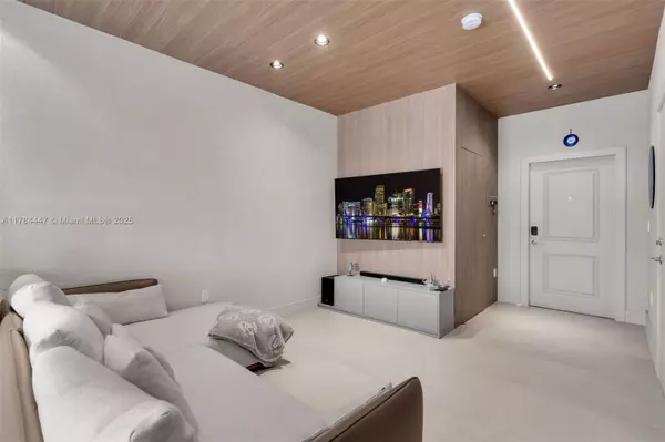 20865 NE 7th Ct, Miami, FL 33179