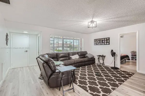 4220 NW 114th Ave, Sunrise, FL 33323