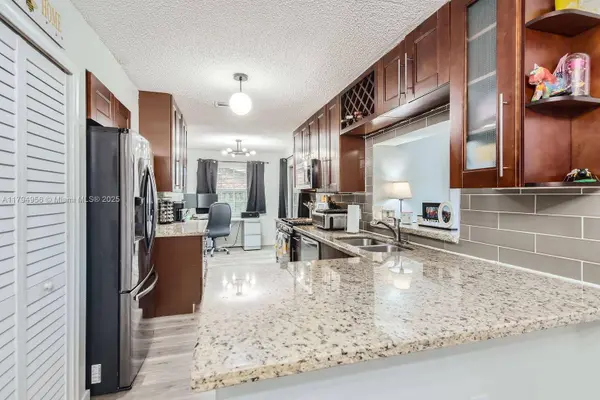 4220 NW 114th Ave, Sunrise, FL 33323