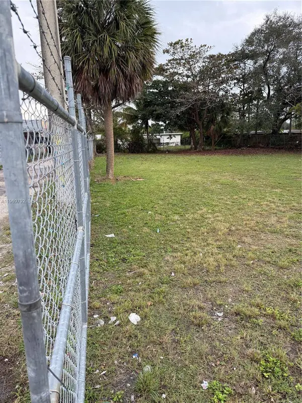 752 Opa Locka Blvd, Miami, FL 33168