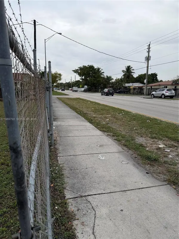 752 Opa Locka Blvd, Miami, FL 33168