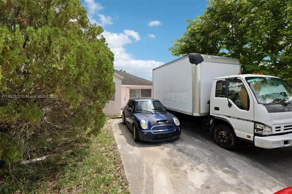 3120 NW 203rd Ter, Miami Gardens, FL 33056