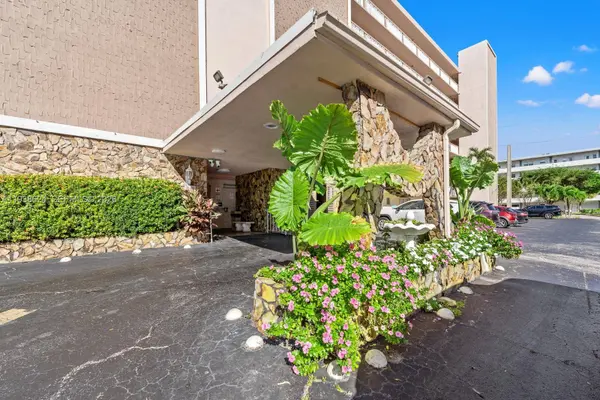 421 NE 14th Ave #405, Hallandale Beach, FL 33009