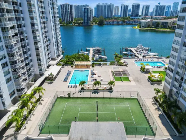 18011 Biscayne Blvd #705, Aventura, FL 33160