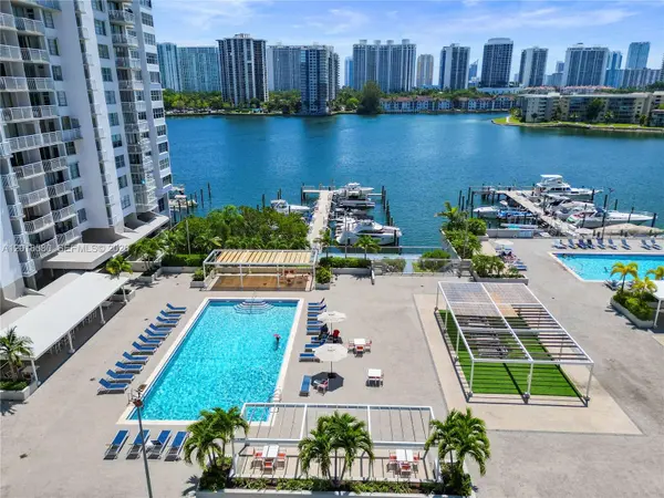 18011 Biscayne Blvd #705, Aventura, FL 33160
