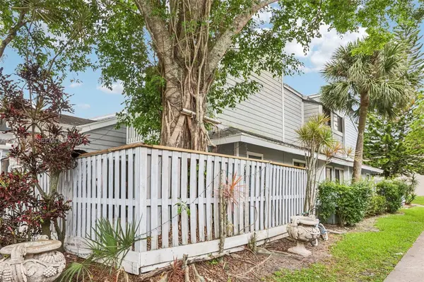 2039 Winners Cir, North Lauderdale, FL 33068