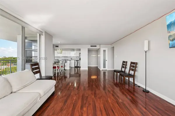 18011 Biscayne Blvd #705, Aventura, FL 33160