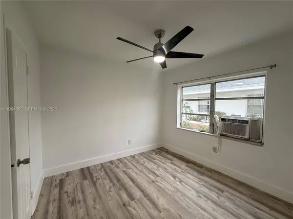 1942 NE 172nd St #1942, North Miami Beach, FL 33162