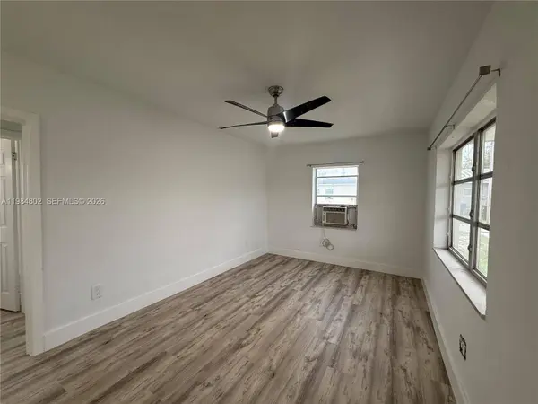 1942 NE 172nd St #1942, North Miami Beach, FL 33162