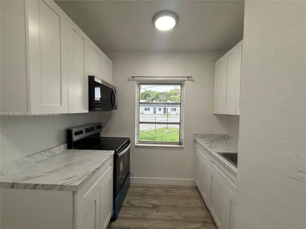 1942 NE 172nd St #1942, North Miami Beach, FL 33162