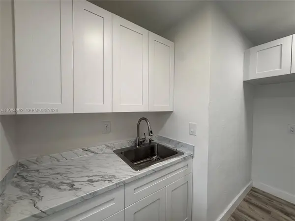1942 NE 172nd St #1942, North Miami Beach, FL 33162