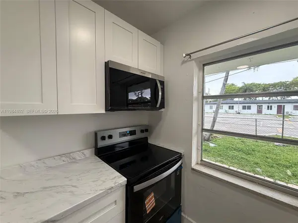 1942 NE 172nd St #1942, North Miami Beach, FL 33162