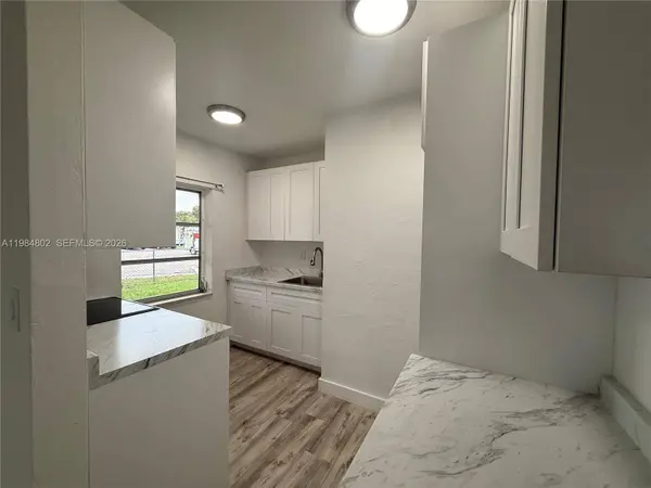 1942 NE 172nd St #1942, North Miami Beach, FL 33162